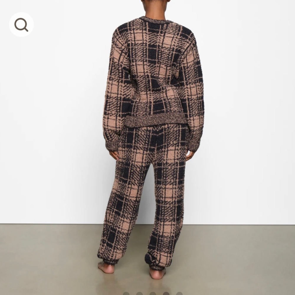 NWT SKIMS plaid Cozy Jogger and Cozy Knit Pullover Set!